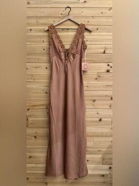 NWT Bailey Rose Medium Satin Dusty Rose Lace Deep VNeck Slip Dress Wedding Party
